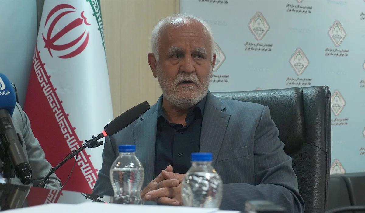 کارشناس حوزه طلا گفت: فشارهای سیاسی آمریکا بر متحدان خود و افزایش تنش‌های ژئوپلیتیکی، باعث هجوم سرمایه‌ها به بازار طلا و تقویت جایگاه آن به‌عنوان دارایی امن شده است و فشارهای سیاسی آمریکا بر متحدان خود و افزایش تنش‌های ژئوپلیتیکی، باعث هجوم سرمایه...