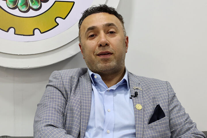 عضو هیئت رئیسه اتحادیه طلا با رد تأثیر وضعیت اینترنت بر قیمت طلا، تأکید کرد قیمت این فلز گرانبها تابع مستقیم بازار جهانی است. وی هشدار داد: در صورت عدم دریافت اخبار مثبت از وزارت امور خارجه، باید شاهد افزایش قیمت ارز و رسیدن نرخ دلار به مرز 180 تا...