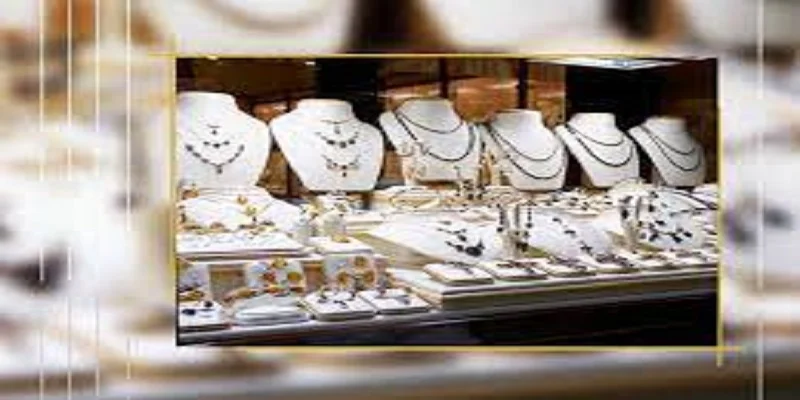 رئیس اتاق اصناف استان فارس، در نشست خبری اعلام کرد: تمامی اصناف استان به جز طلافروشان در حال فعالیت و ارائه خدمات به شهروندان هستند و از نوسانات ارزی گلایه دارند.