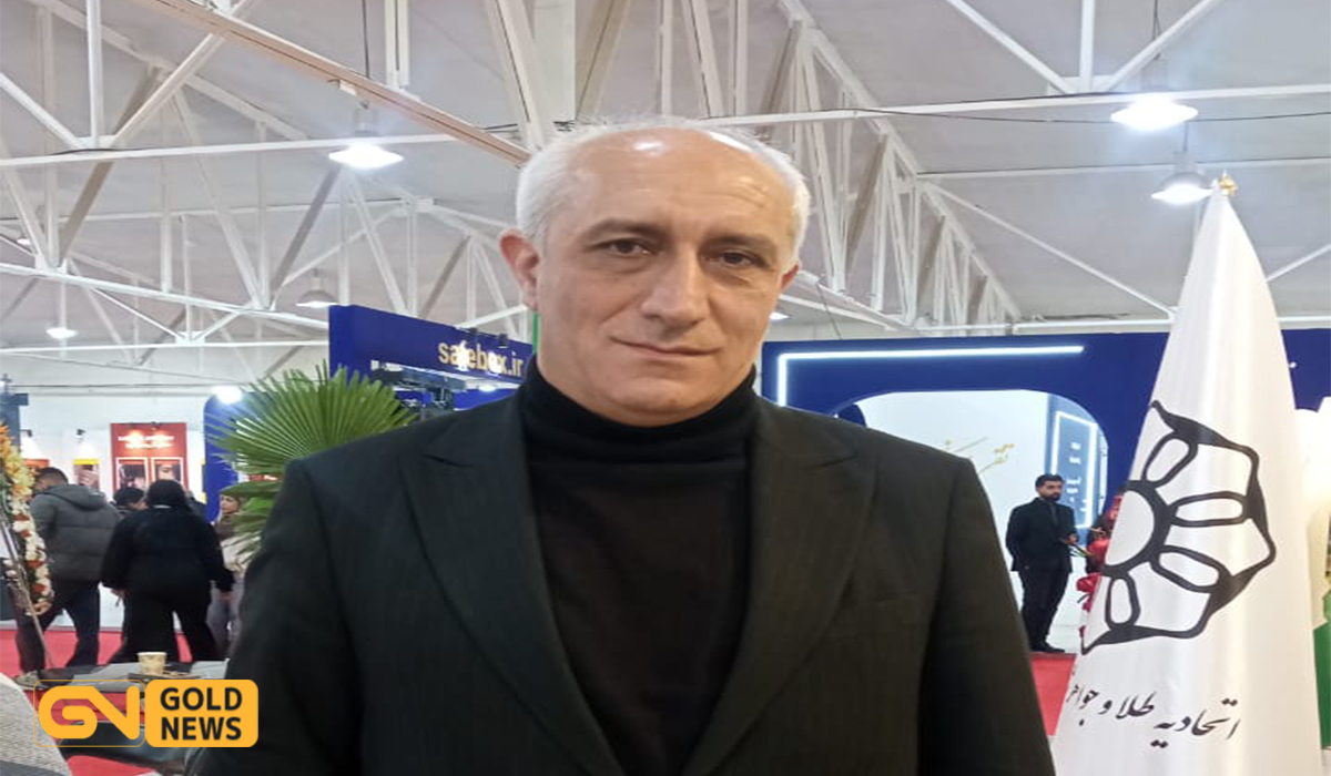 رئیس اتحادیه طلا و جواهر ارومیه اعلام کرد: صنعت طلا دوران «پوست‌اندازی» را سپری می‌کند و گذر از  شرایط فعلی، موجب خروج فعالان غیرمتخصص از صنف طلاشده و به این ترتیب، جایگاه واقعی و شایسته فعالان متعهد و باسابقه در بازار تثبیت خواهد شد.